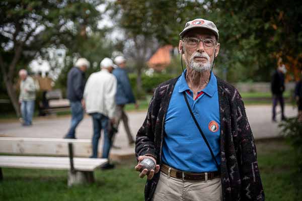 Retraité depuis 2001, Lennart Hartler, 82 ans, aurait voulu travailler plus longtemps, mais n’a pas trouvé d’emploi. ©Amélie Laurin